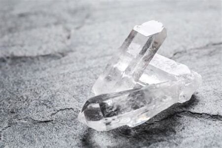 White Quartz Crystal Meaning: A Guide to Its Healing Properties, Uses, and Benefits