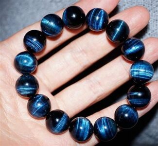 Agate: A Gemstone of Enduring Beauty and Enchanting Lore