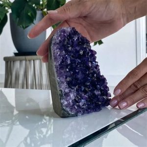 White Crystal Geodes: Unlocking the Healing Power for 2025