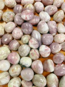 White Crystal Geodes: Unlocking the Healing Power for 2025