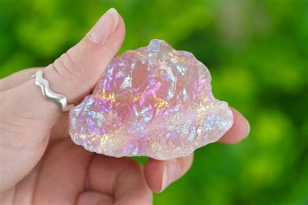 Rose Aura Quartz VS Clear Quartz: 2025's Spiritual Showdown