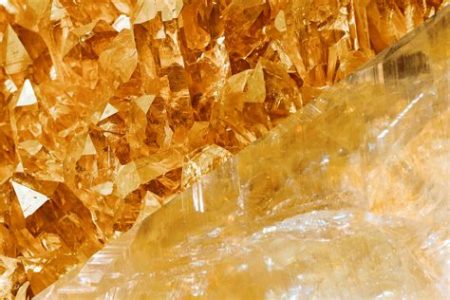 Raw Citrine Crystal: A 2025 Guide to the Golden Healer