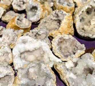 Quartz Geodes: The Ultimate 2025 Buyer's Guide