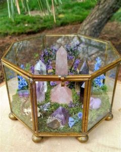 How to Display Crystals: 9 Enchanting Ideas for 2025