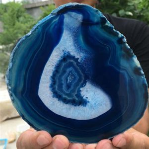 Chrysocolla and Quartz: The Ultimate Comparison for 2025