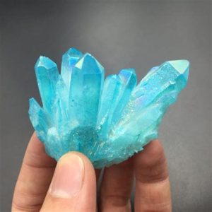 Chrysocolla and Quartz: The Ultimate Comparison for 2025