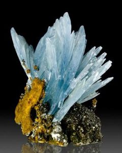 Chrysocolla and Quartz: The Ultimate Comparison for 2025