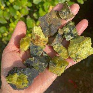 Labradorite in 2025: What Does It Do VS Other Stones?