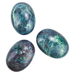 Capricorn Birthstones 2025: Onyx VS Blue Topaz