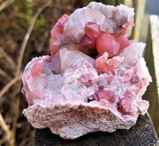 Pink Rhodochrosite VS. Other Pink Gemstones: 2025 Forecast