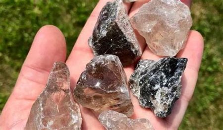 Smoky Quartz Value in 2025: VS Clarity, Carat, and Cut